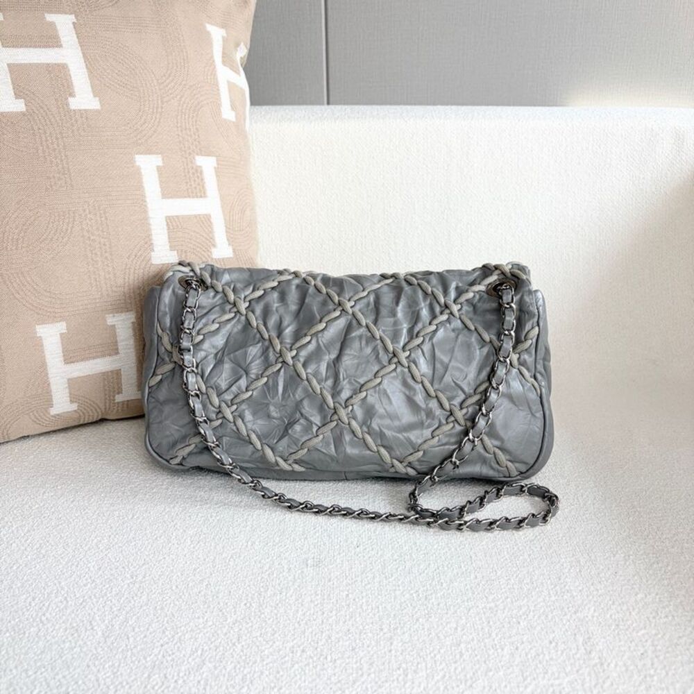 Chanel Women Pre-Loved Bag Very Good Condition - Picture 3 of 9